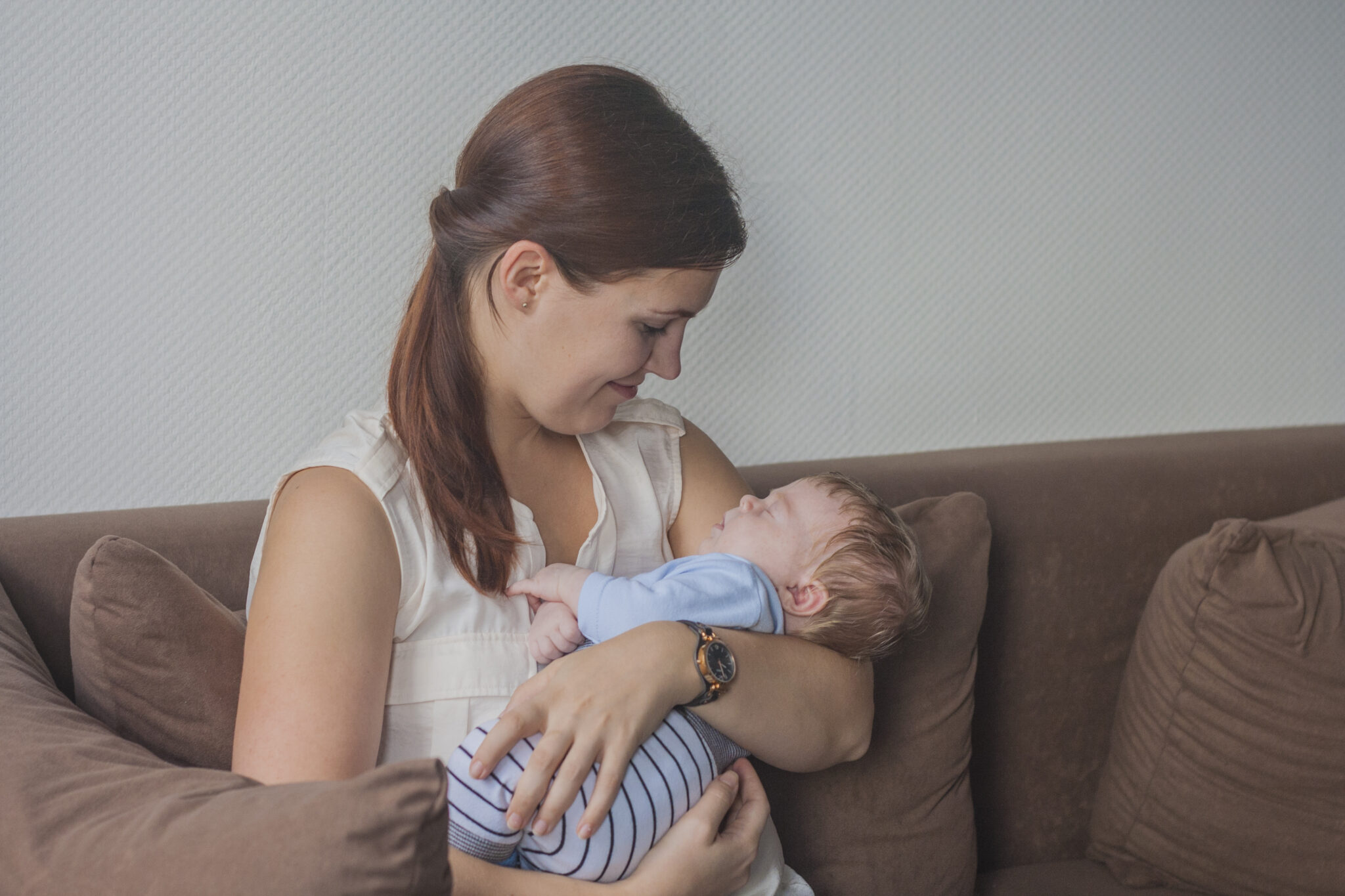 5 Unhelpful Sleep Tips Every New Mom Gets